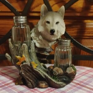 🐺 DWK Wolf Salt & Pepper Shaker Set 2014 Resin Holder Cabin Lodge Decor Glass